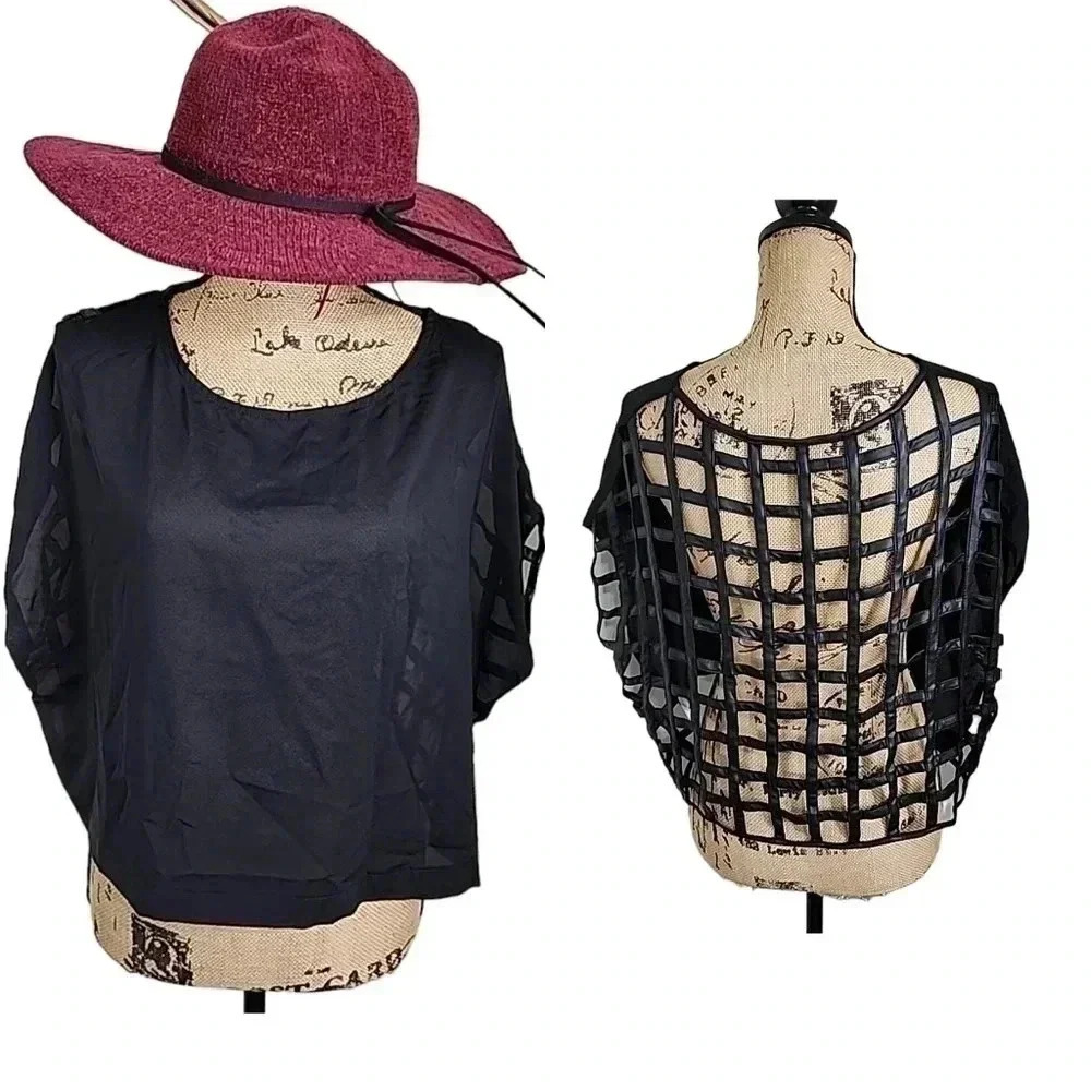 Good Time Caged Back Blouse. Size Large - Picture 2 of 7